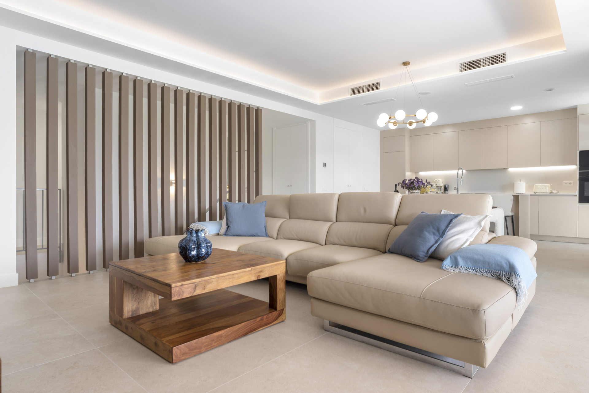 Living room with corner sofa in a Santa Clara apartment, Marbella