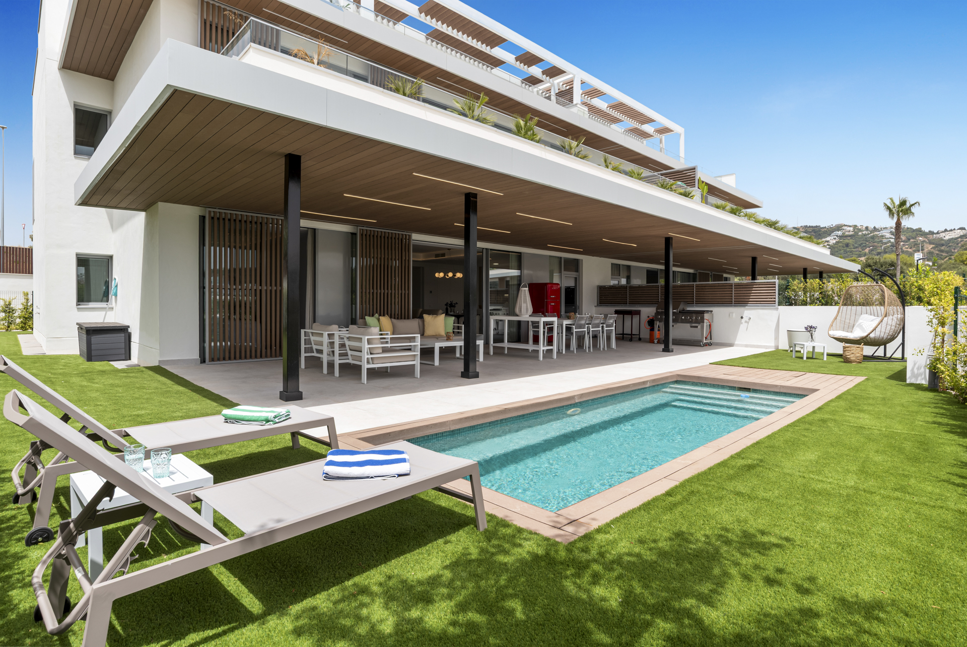 Piscina privada y terraza en un apartamento de Santa Clara, Marbella