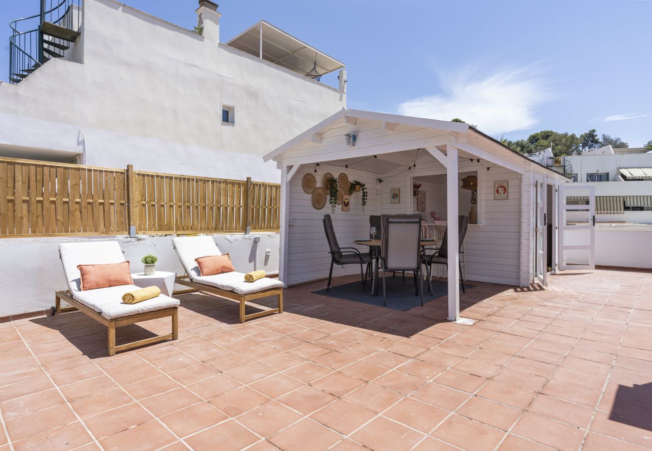 Apartamento en Benalmádena - Terraza Privada en Azotea con Bar y Piscina cerca de la Playa de Torrequebrada