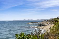 Apartamento en Benalmádena - Terraza Privada en Azotea con Bar y Piscina cerca de la Playa de Torrequebrada