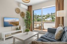 Apartamento en Benalmádena - Terraza Privada en Azotea con Bar y Piscina cerca de la Playa de Torrequebrada