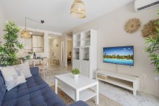 Apartamento en Benalmádena - Terraza Privada en Azotea con Bar y Piscina cerca de la Playa de Torrequebrada