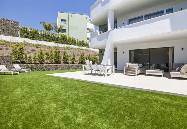 Apartamento en Mijas - Golfside 3BR Apt with large Terrace, Pool & Spa