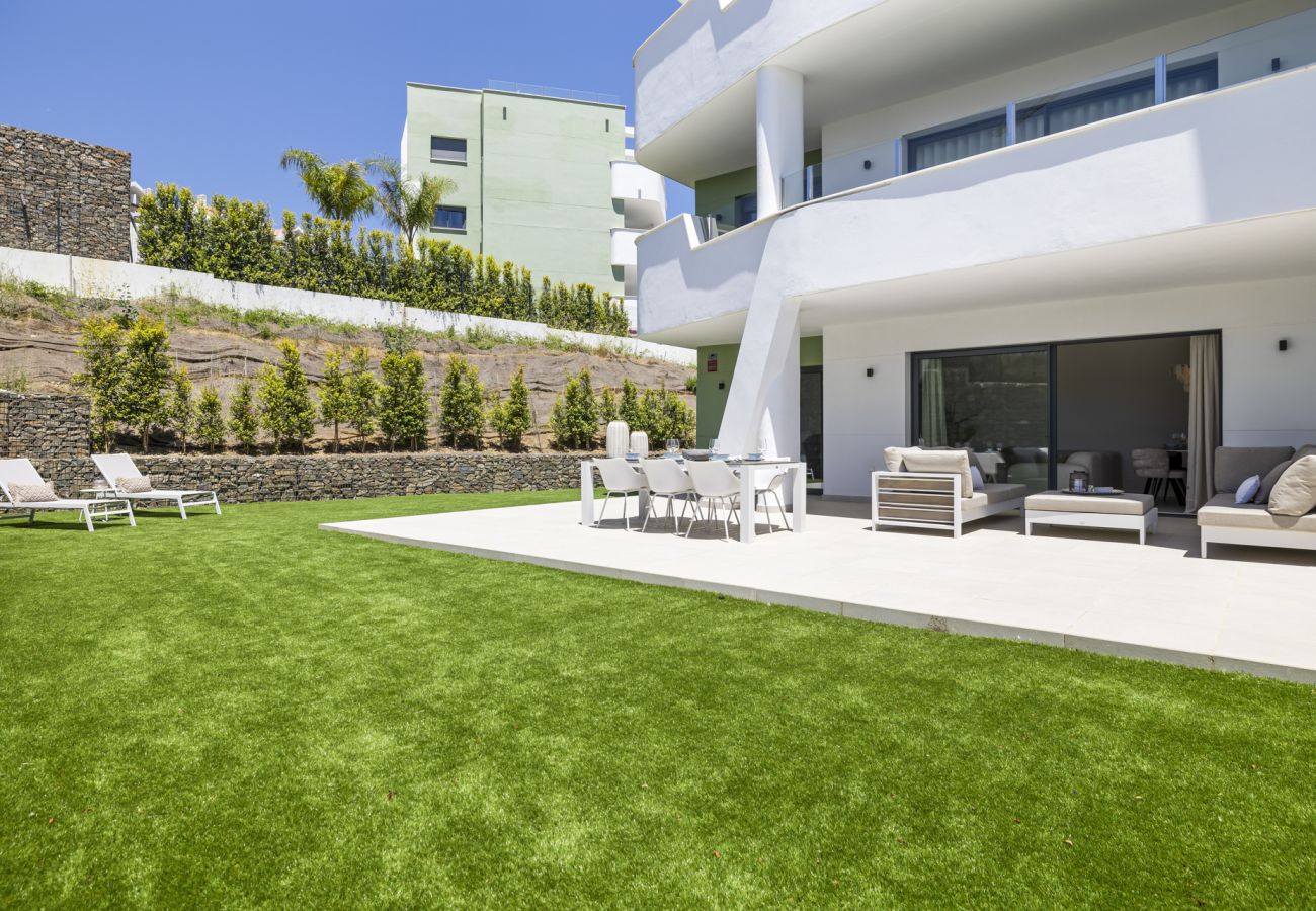 Apartamento en Mijas - Golfside 3BR Apt with large Terrace, Pool & Spa