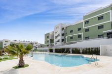 Apartamento en Mijas - Golfside 3BR Apt with large Terrace, Pool & Spa